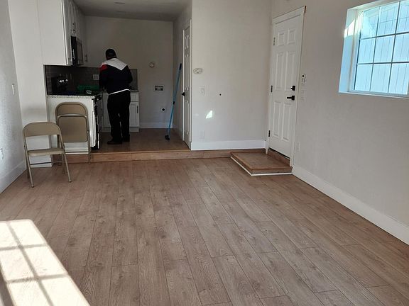 4th image of 418 11th St #B