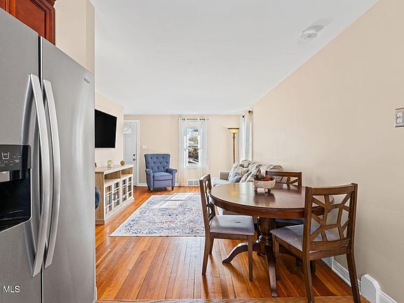 5th image of 28 Rooney Avenue