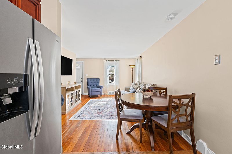 5th image of 28 Rooney Avenue