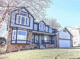 1009 Creighton Rd, Papillion, NE 68046