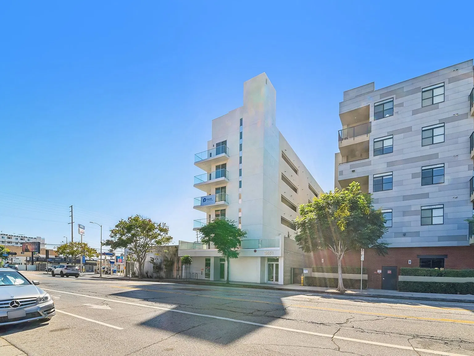 3451 Motor Ave | Palms/Mid-City West | Move In Incentives! — Photo 2
