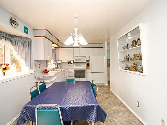 4th image of 435 3rd AVENUE E