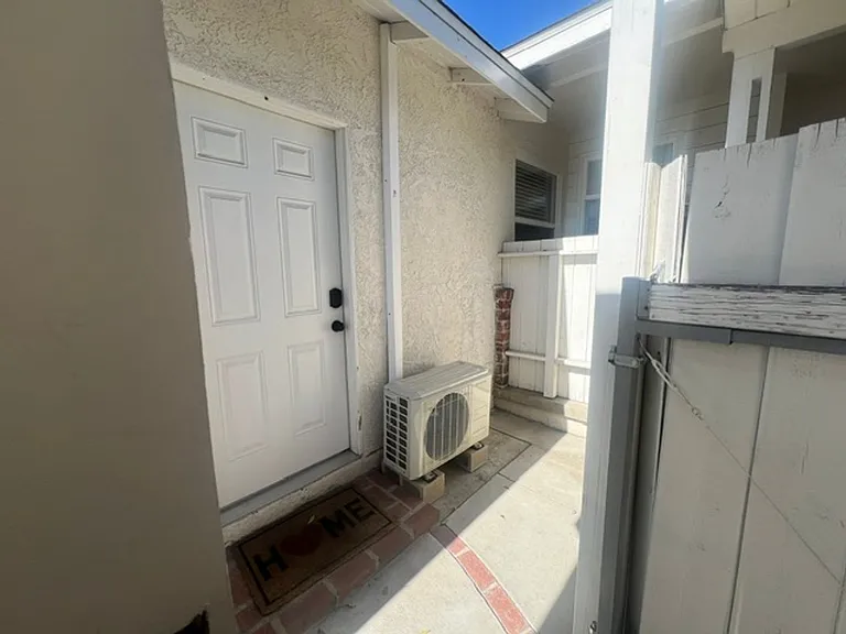 7009 Jumilla Ave #B — Photo 2