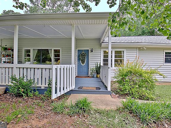 3rd image of 70 Moore Rd