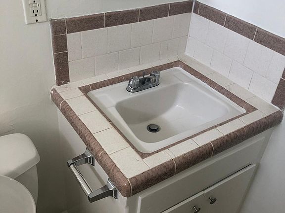 4th image of 3626 1/2 Locke Ave