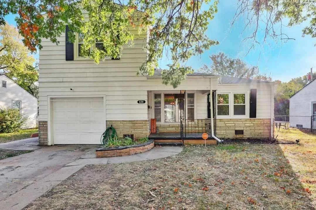 5 bed, 1702 sqft, $1,749 — Photo 2
