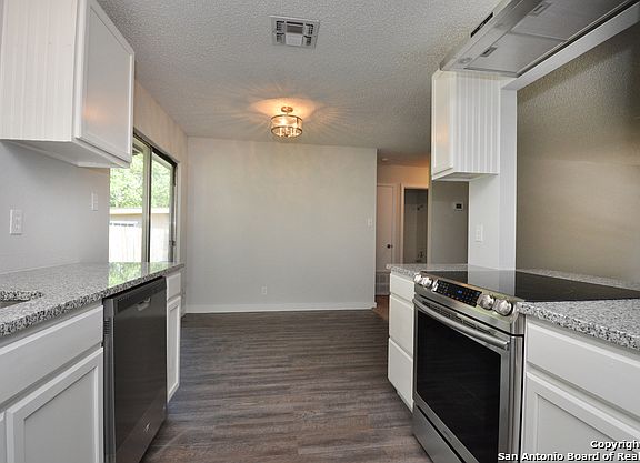 5th image of 14022 Greenjay Dr
