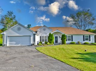 153 Arthur Ln, Brodheadsville, PA