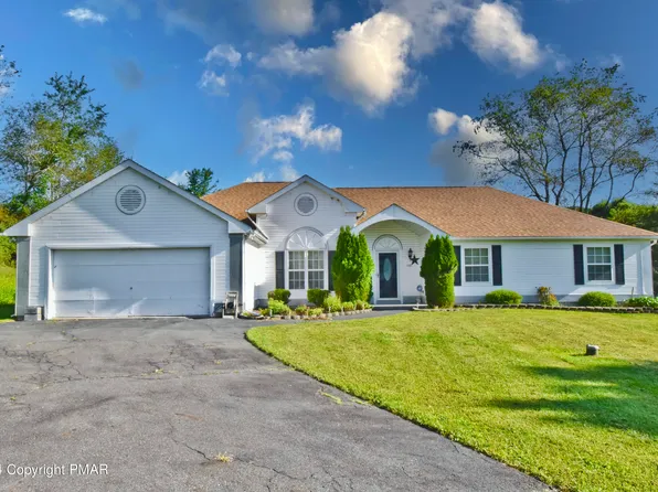 153 Arthur Ln, Brodheadsville, PA 18322