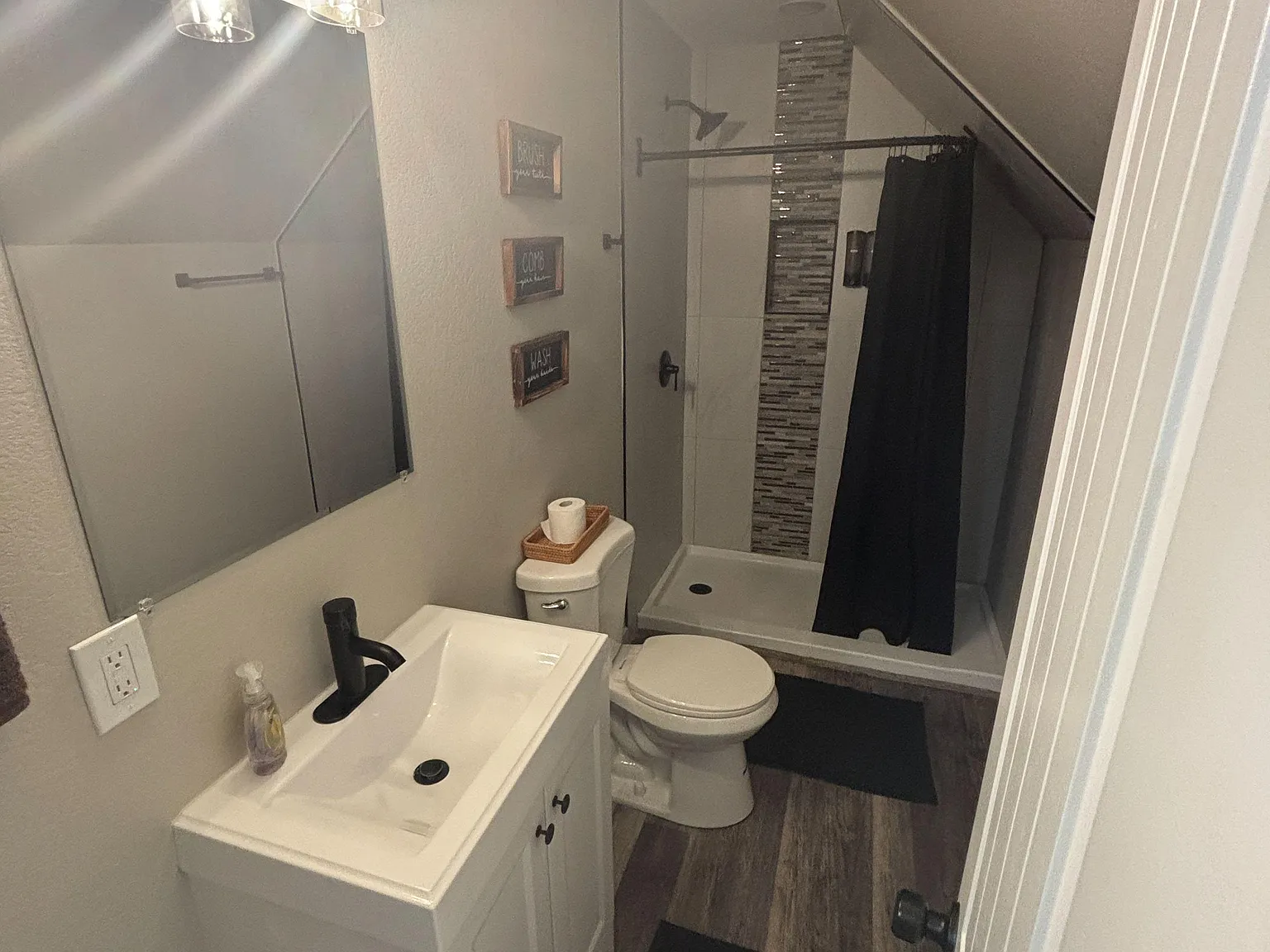 1 bed, 1.0 bath, 1215 sqft, $1,867 — Photo 2