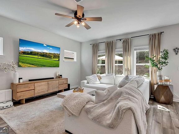 5th image of 299 Wells Cir