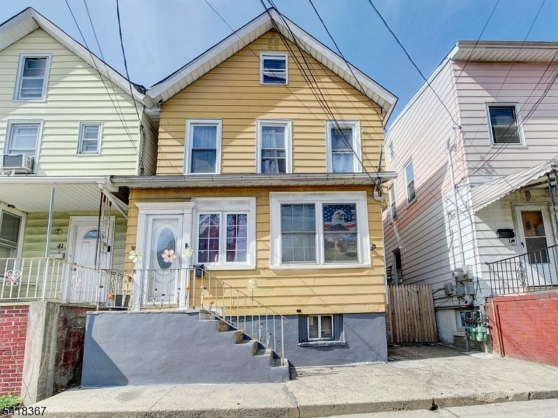 1st image of 39 Rankin St
