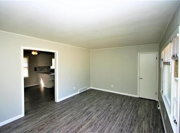 3rd image of 1057 Reynolds Ave