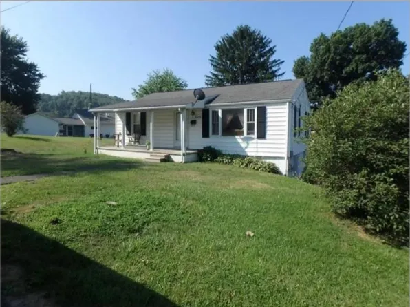 102 Lough St, Westover, WV 26501