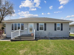 421 Upland Dr, Waterloo, IA 50701