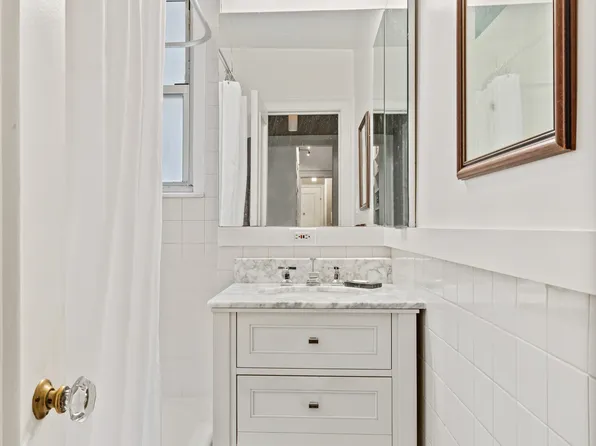 136 East 36th Street image 7 of 12