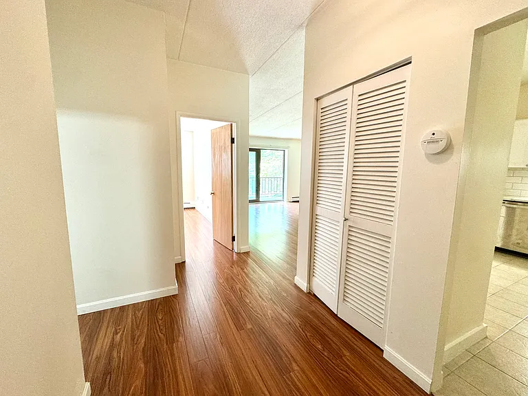 80 N Warren St #20 — Photo 2
