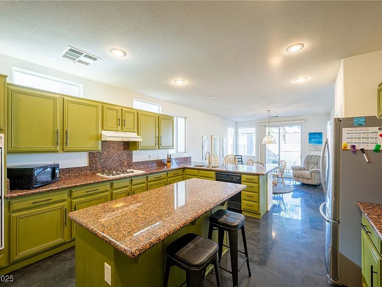 359 Hoskins Ct — Photo 10