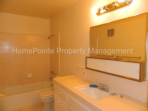5th image of 2631 27th St APT 2