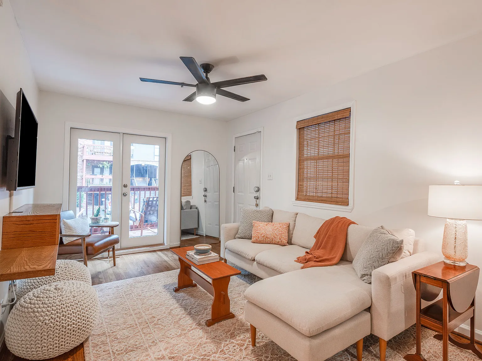 2 bed, 700 sqft, $2,250 — Photo 2