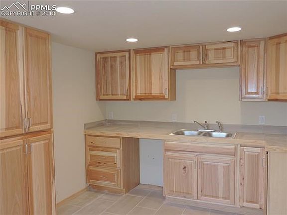 5th image of 33 Tecumseh Ln