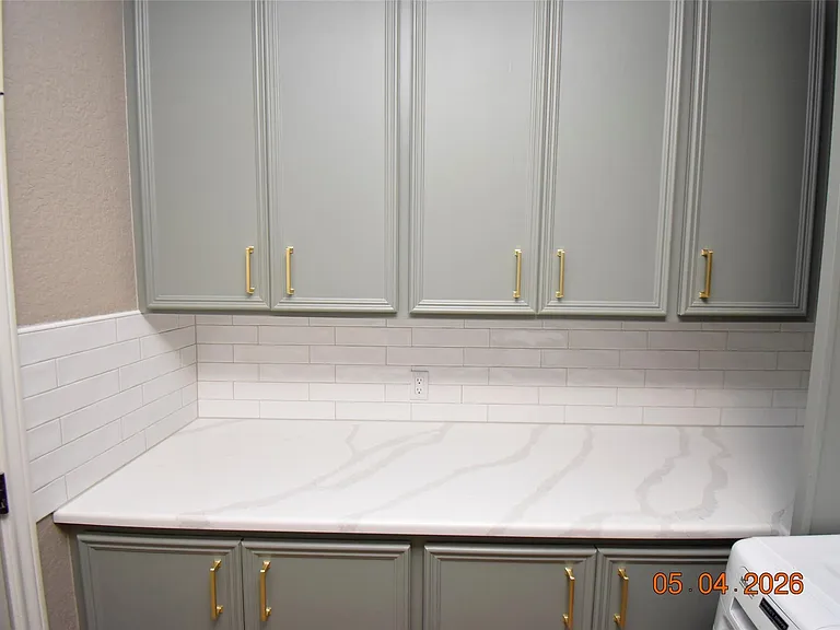 421 Creekside Dr — Photo 9