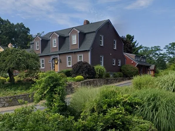 82 Lester Ln, Weymouth, MA 02188