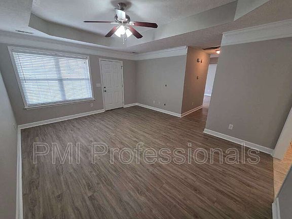 3rd image of 3241 Hardwood Dr