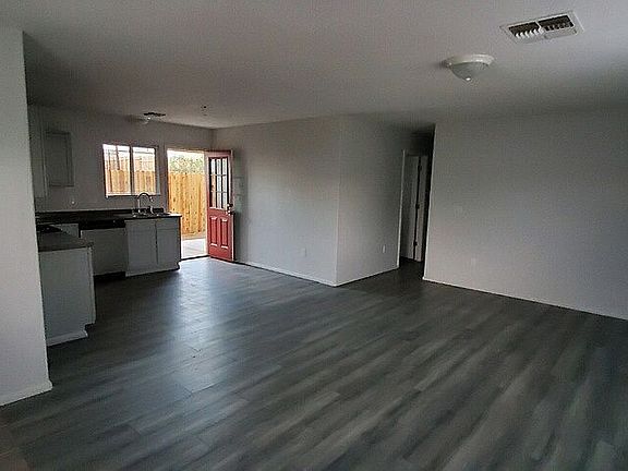 2nd image of 420 Harbor Dr
