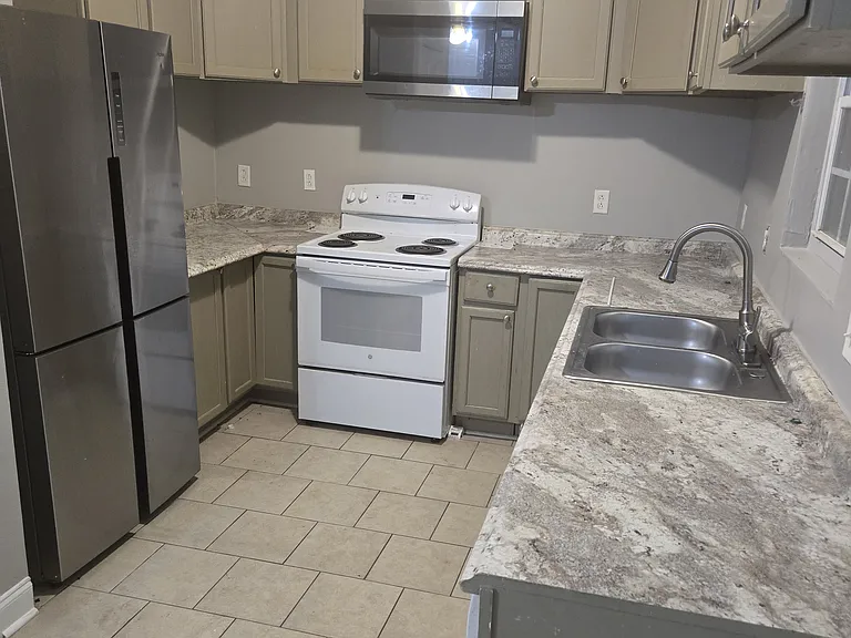 492 Pierce Ave NW — Photo 3