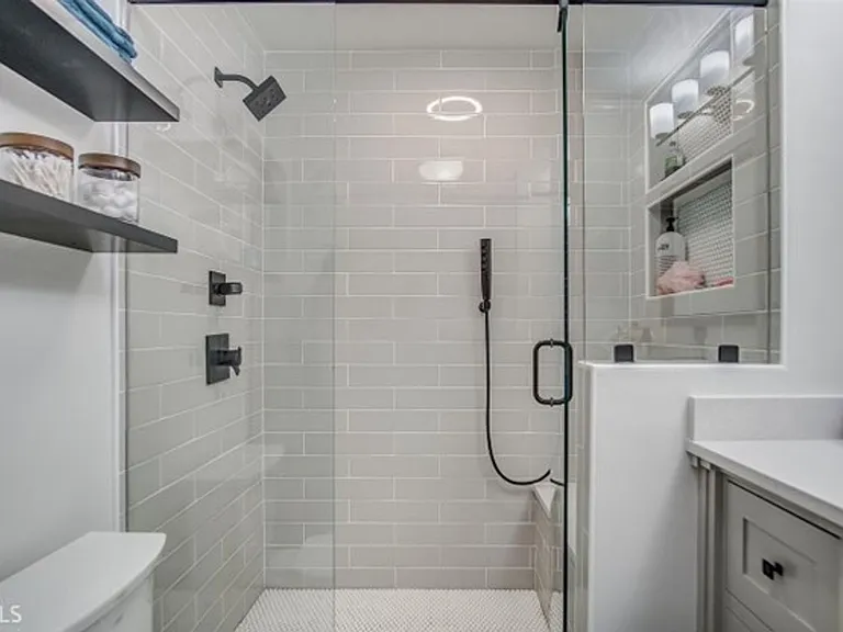 563 Mountain View Cir — Photo 15