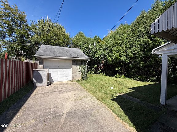 4th image of 2543 Rosedale Ave