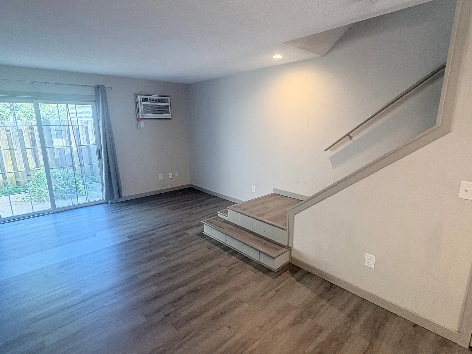 2 bed, 1.5 bath, 1008 sqft, $1,995 — Photo 3