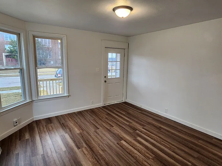 2320 Howe St — Photo 30