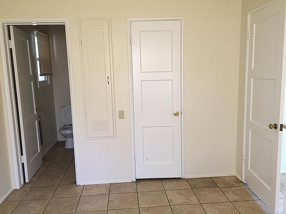 5th image of 928 S Mayflower Ave