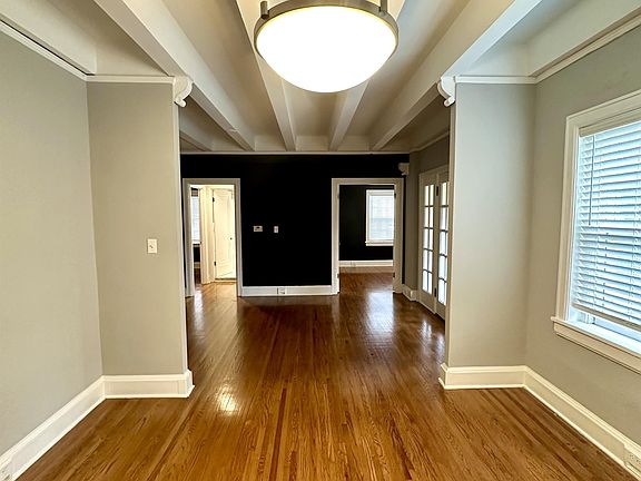 5th image of 910 Ward Pkwy APT 10