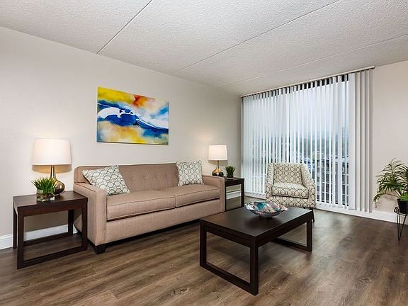 3rd image of 812 Memorial Dr APT 707
