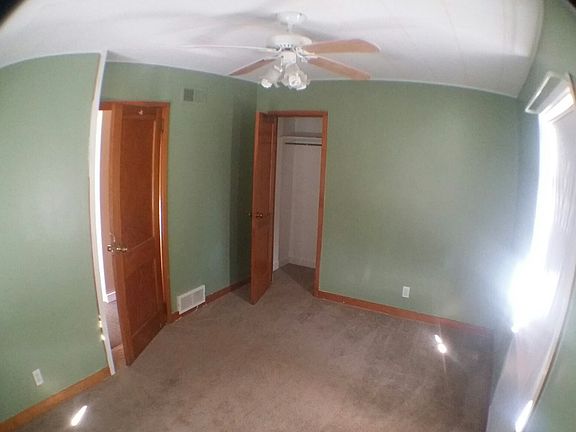 4th image of 112 E Beloit Ave