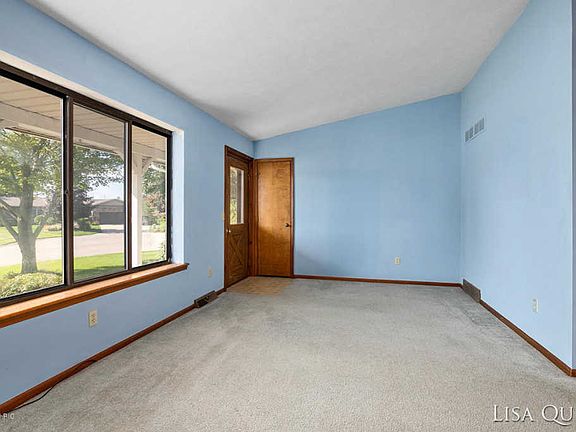 4th image of 2520 Bluewater Ct SW