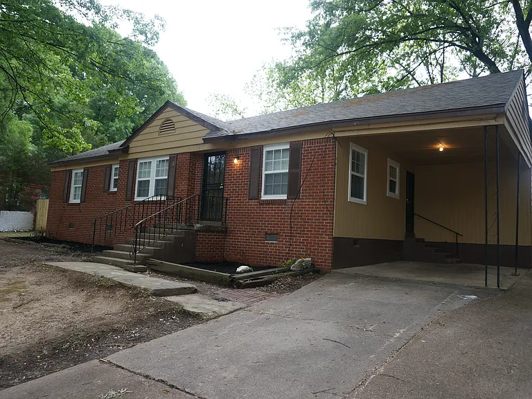 1217 Timothy Dr — Photo 2