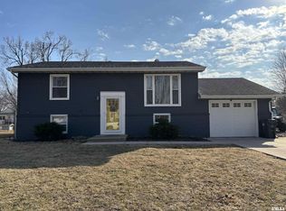 1418 Wheeler Ln, Canton, IL 61520