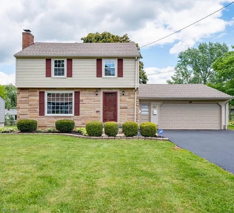 2501 Gladwae Dr photo 1