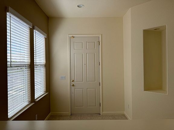 4th image of 877 Emerald Hills Cir