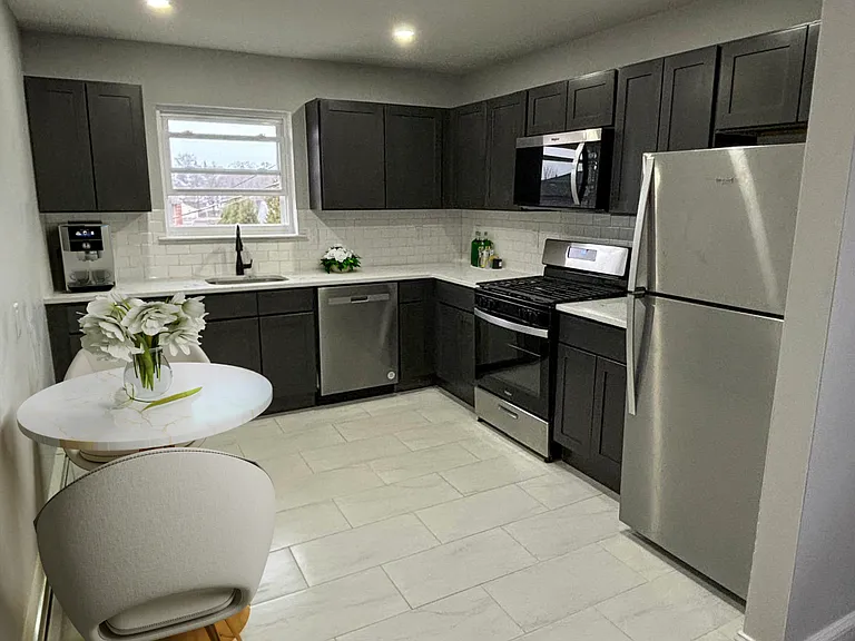 Karl Place Apartments — Photo 35