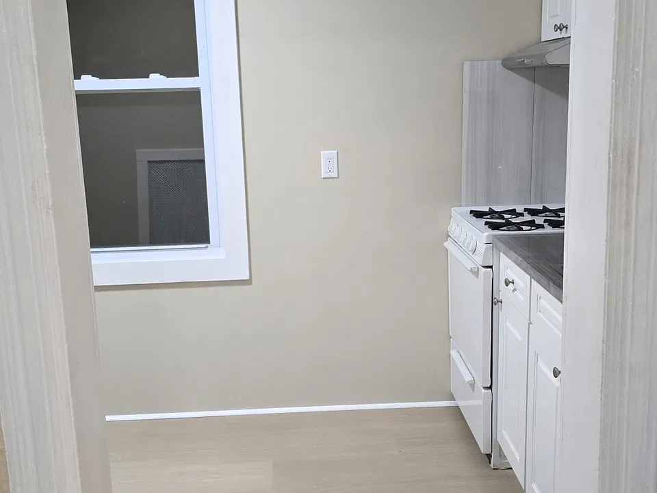Hallway to Kitchen