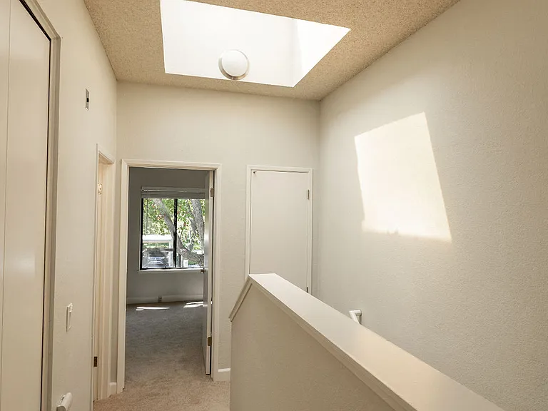 Cambridge Court Townhomes — Photo 30