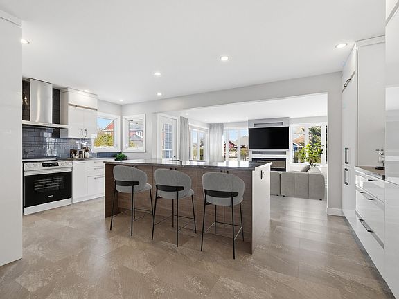 3rd image of 1046 Nadeau Ave