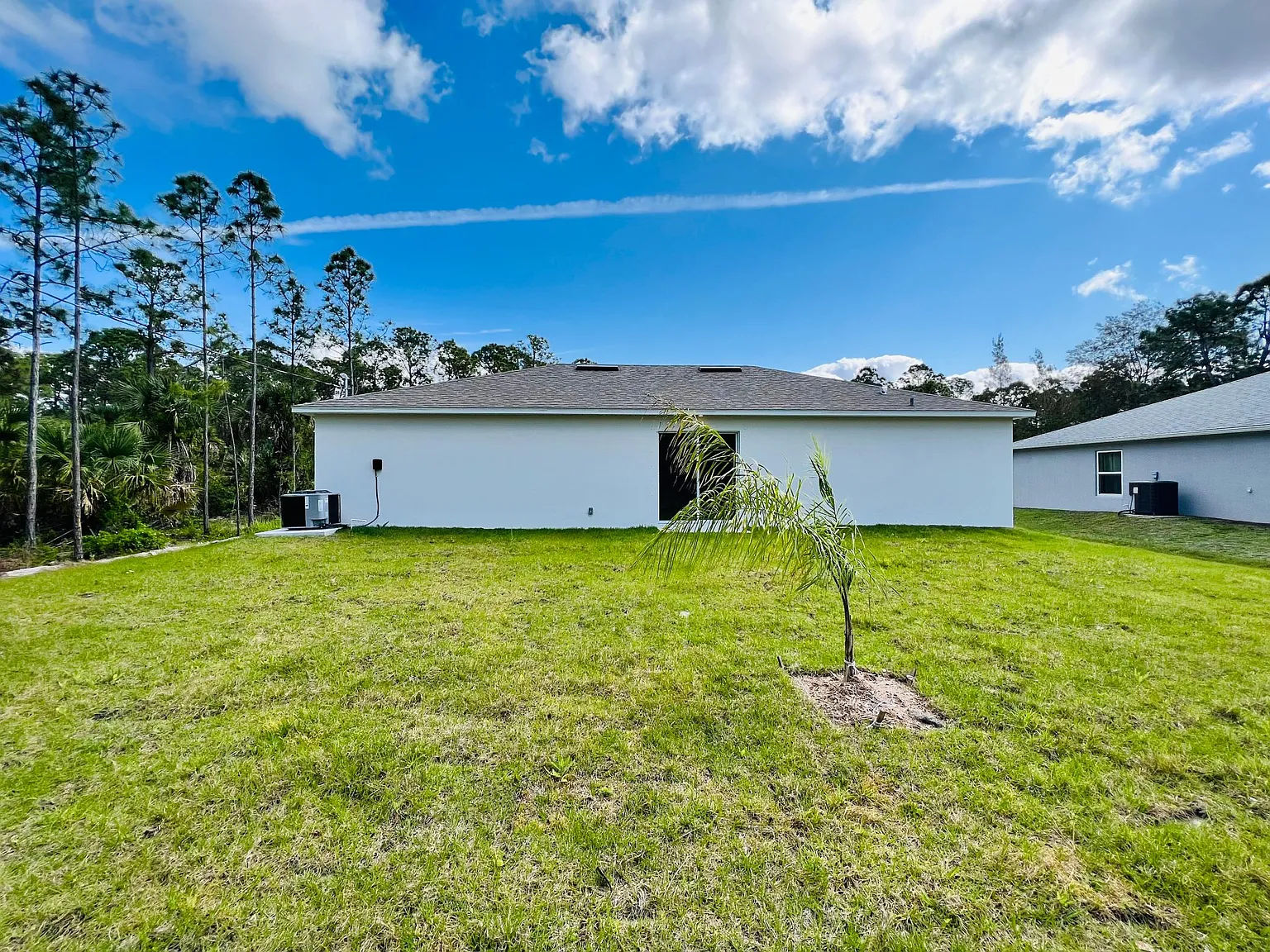 1094 Harlingen Rd SW — Photo 2