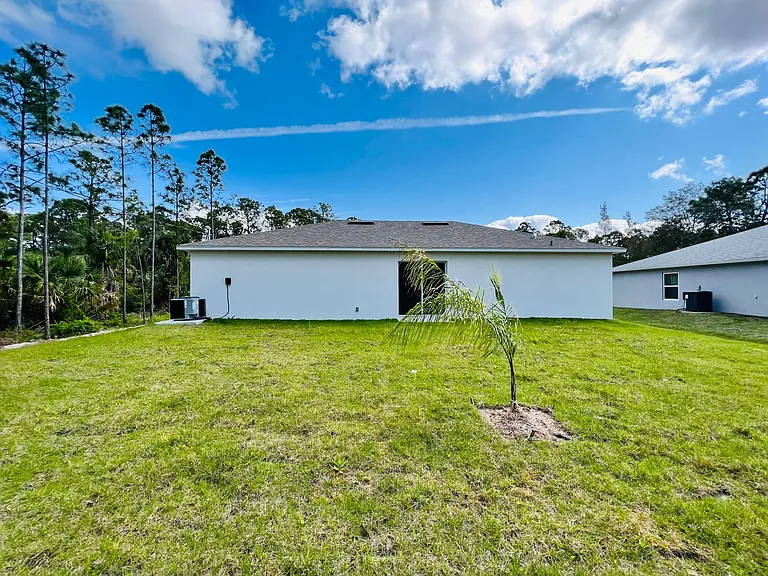 1094 Harlingen Rd SW — Photo 2