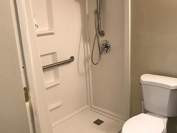5th image of 4343 N Clarendon Ave APT 1805